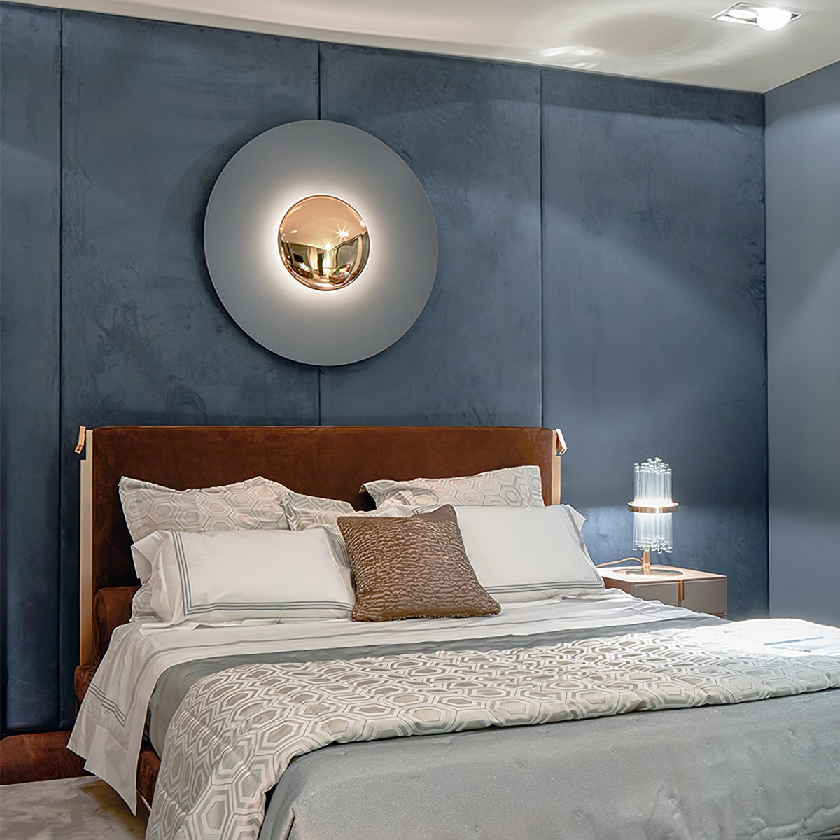 Simplicity Glow Plug-in Wall Light
