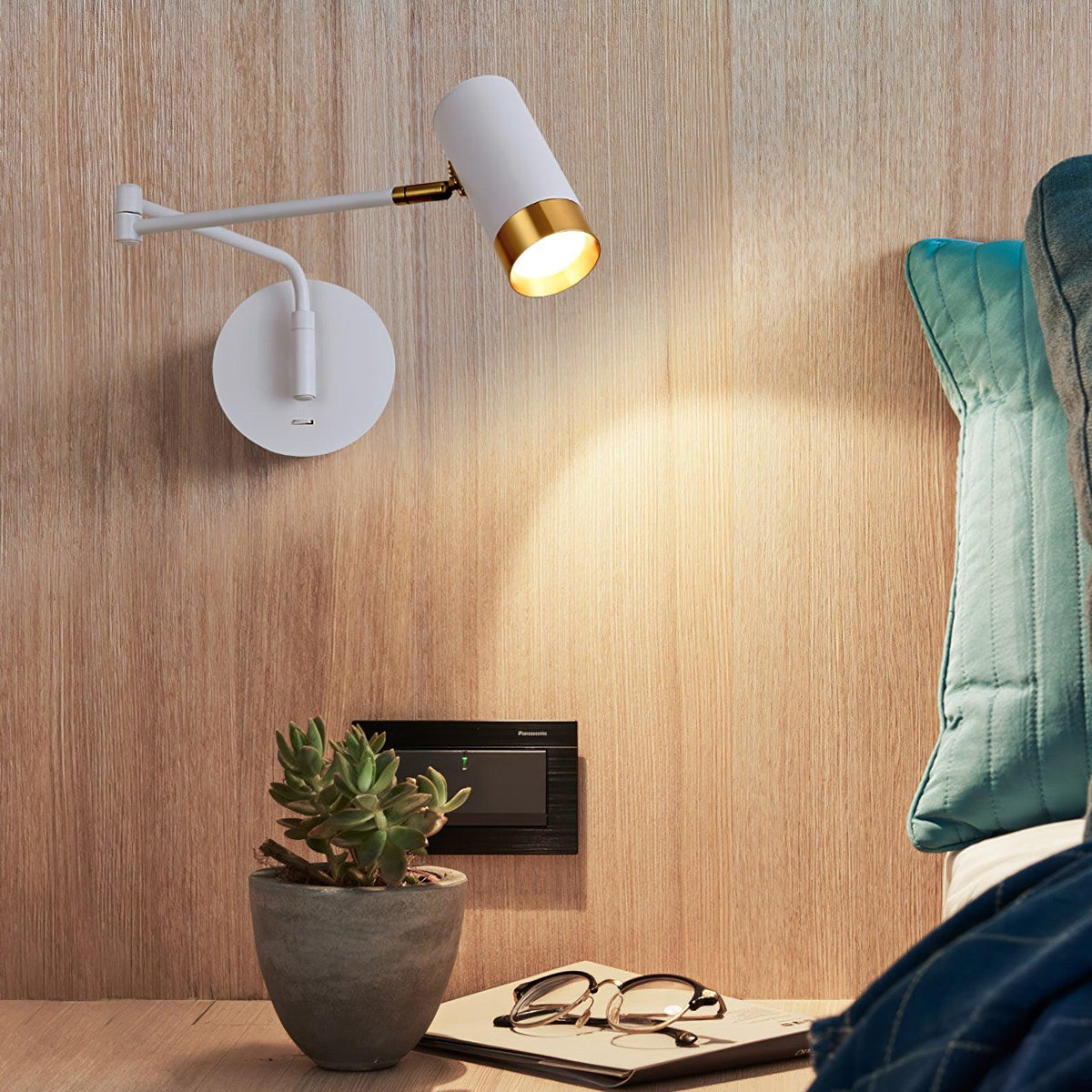 Ridge Arm Wall Lamp