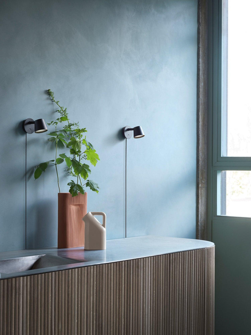 Tip Plug-In Wall Lamp